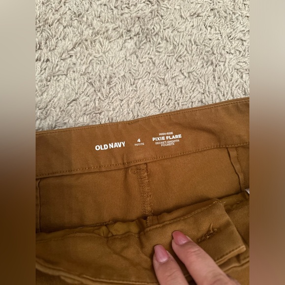 EUC- old navy pixie flare stretch pants size 4 petite - Picture 3 of 4